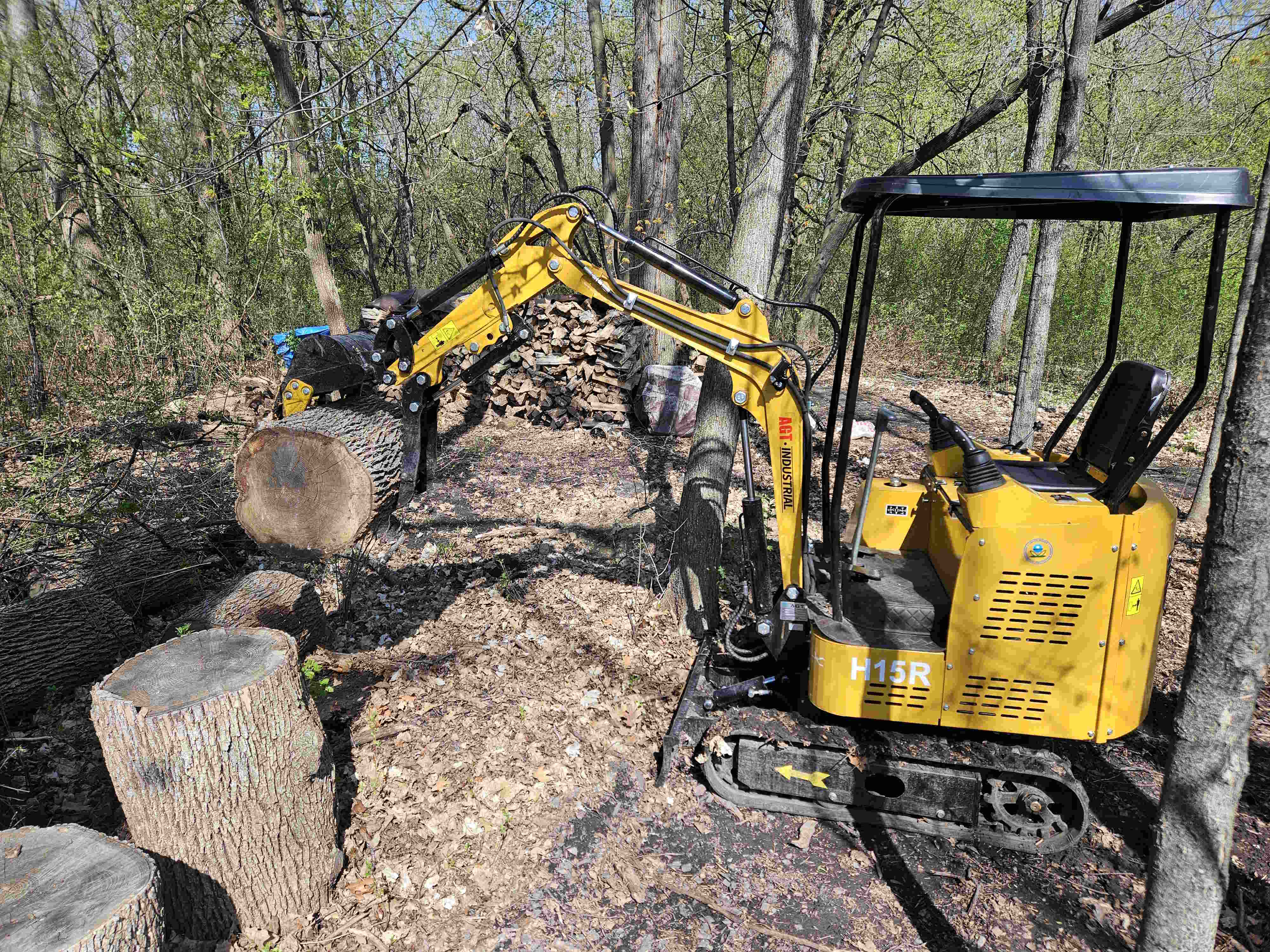Affordable excavator rental in Plymouth MN